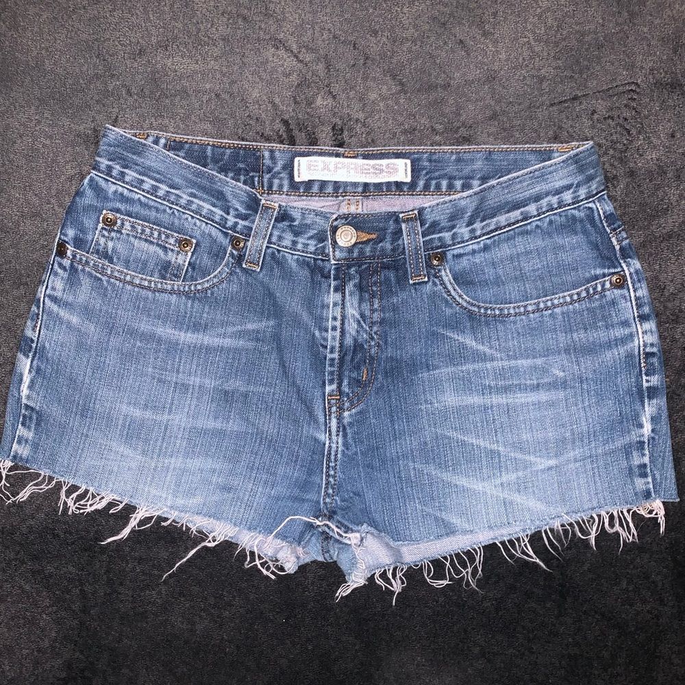 Express precision fit jean shorts 6 R